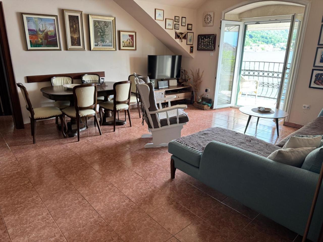 Apartment Lukiduki At The Beach - Kotor Eksteriør billede